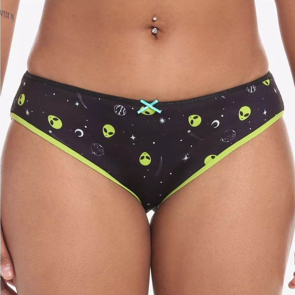 Aliens & Planets Panty Hot‎ Topic